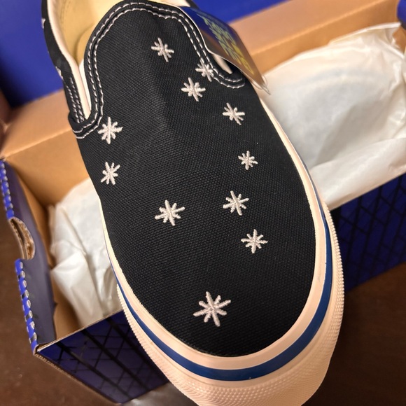 Better™ Gift Shop - AOI Industry / Vans - Black "KiraKira" Slip On GLOW IN DARK - Picture 9 of 13